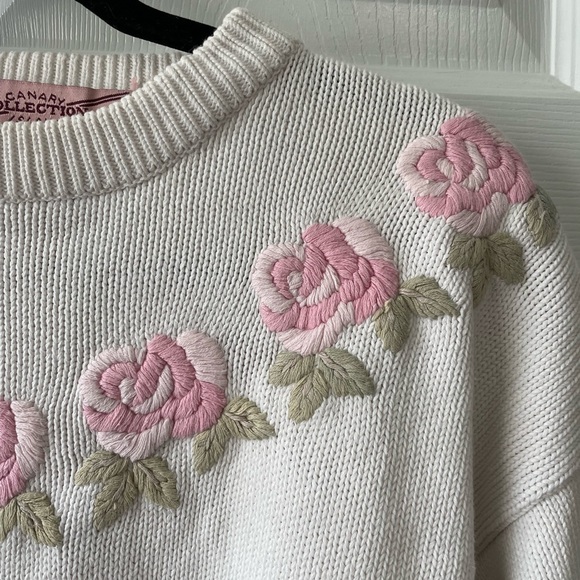 Vintage Cream Crewneck Sweater With Roses - Picture 2 of 5